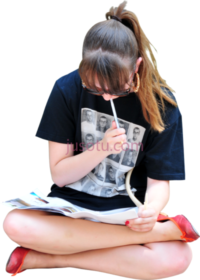 女孩坐地上读书写字,girl sitting on ground reading and writing people PNG